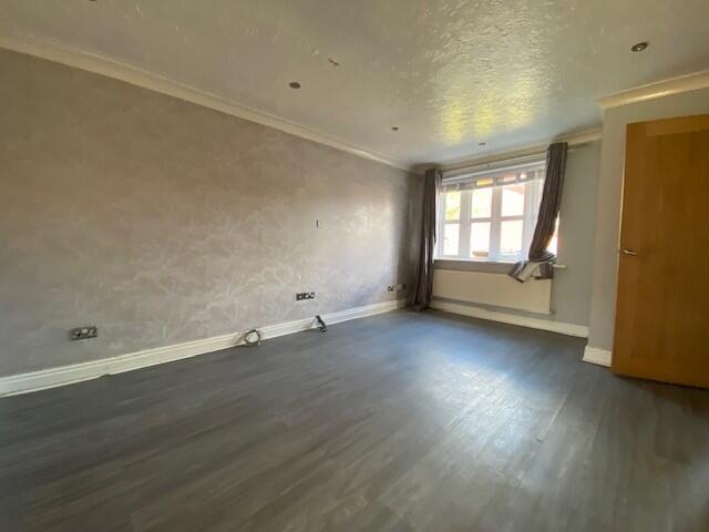 LOUNGE T202509241201.jpg