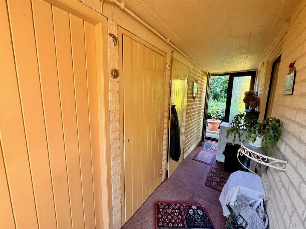 SIDE PASSAGE