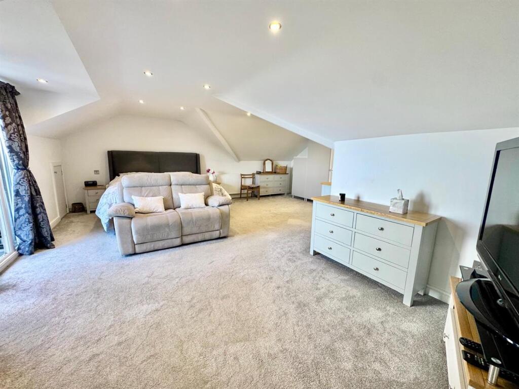 PHOTO-2025-09-05-10-47-50 (28).jpg