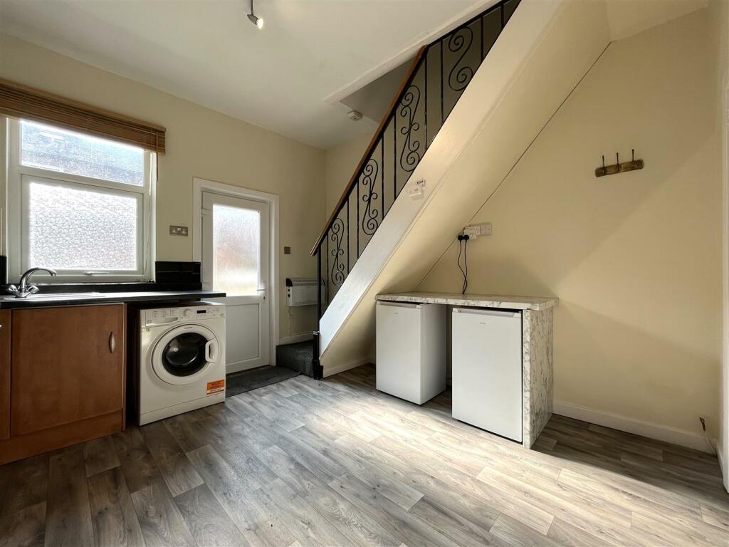 Dining Kitchen Aspect 2