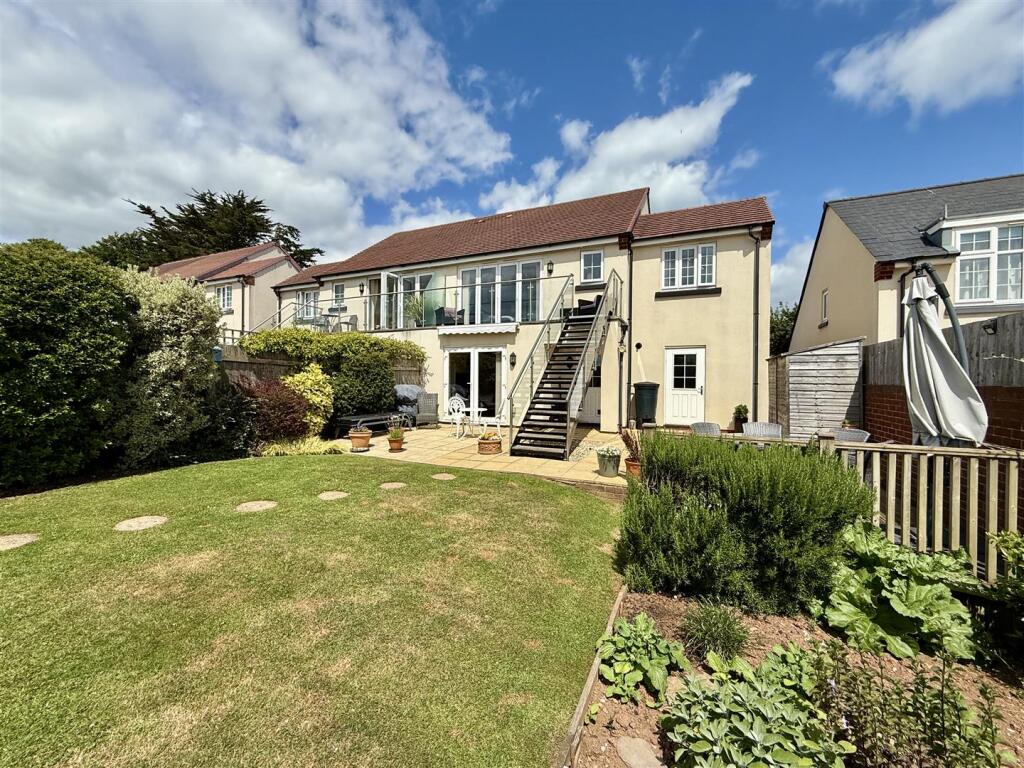 Rear Right Quarter.JPG