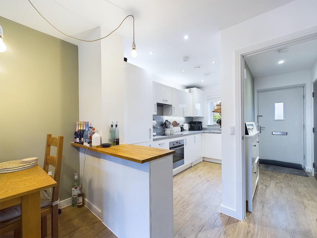 CAM02136G0-PR0333-STILL007