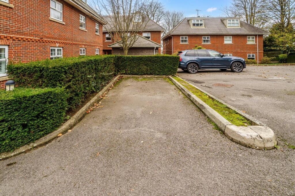 BISHOPS HOUSE, FLAT (3).jpg