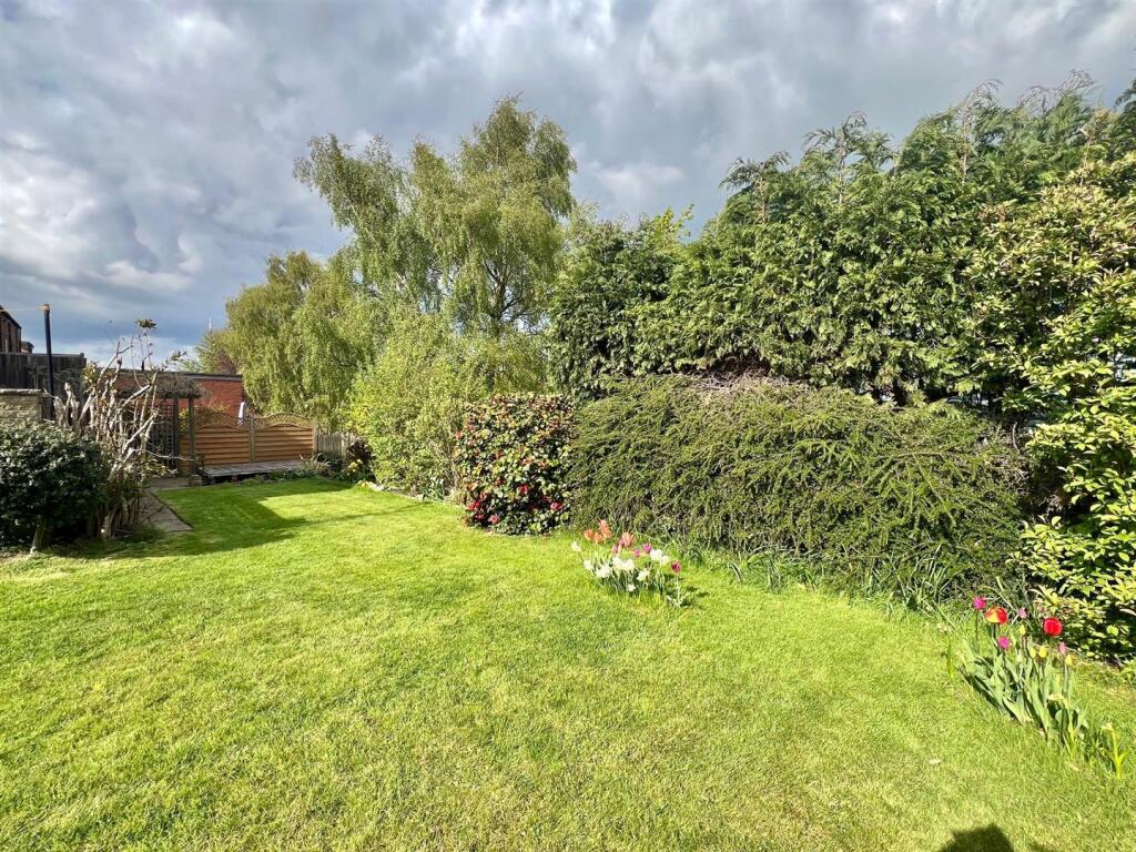 Bramleys Estate Agents - Lidgett Lane - Skelmantho