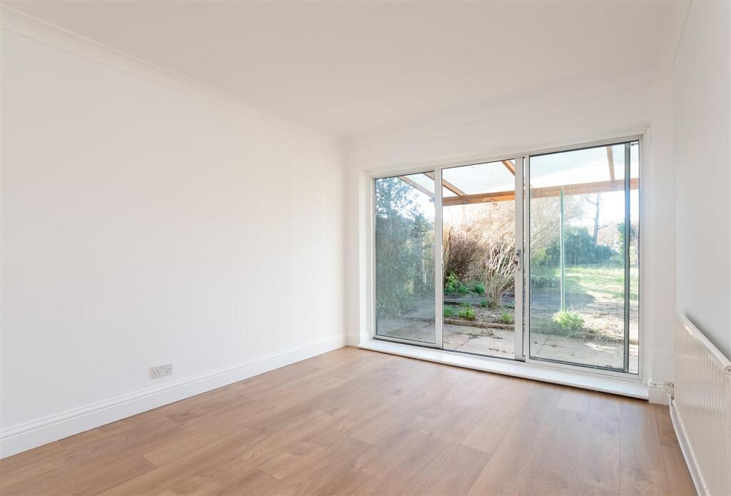 25 Manor Farm Road-10.jpg