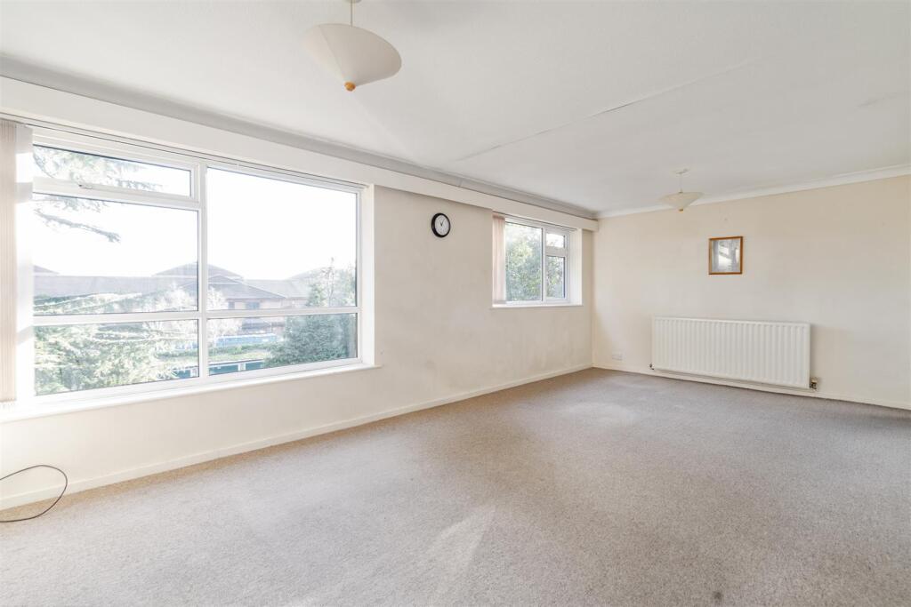 6 Keresley Close_3.jpg