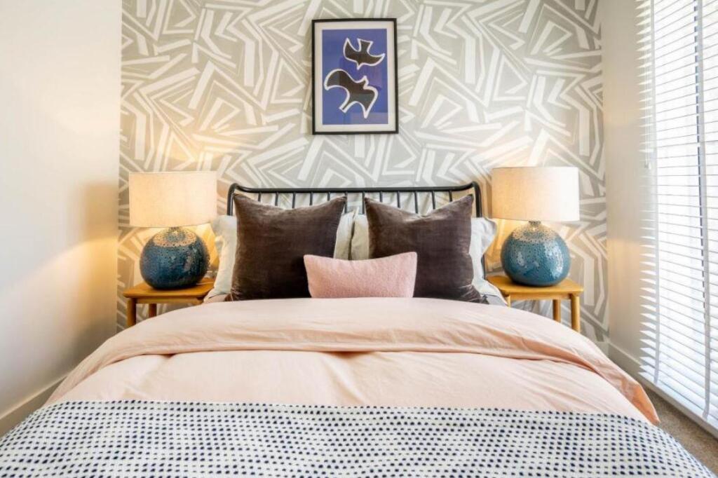 bedroom.JPG