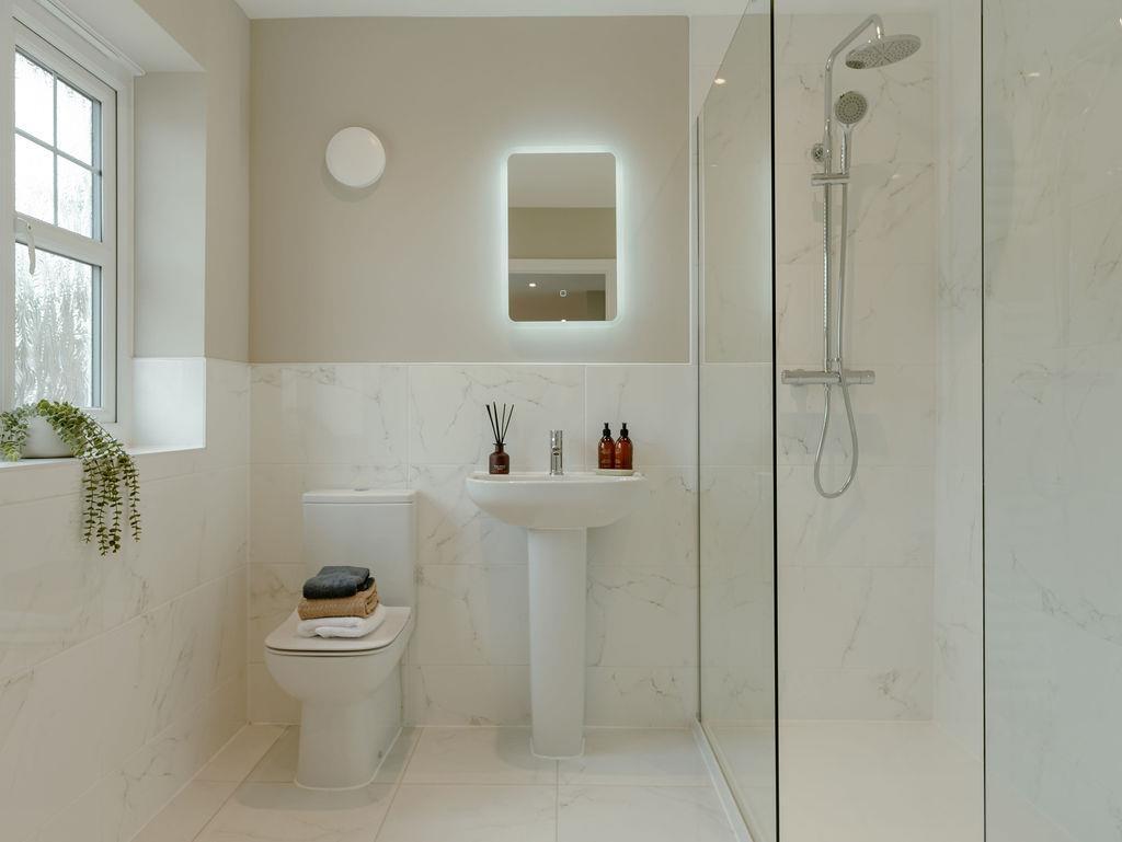13. En-suite 1.jpg