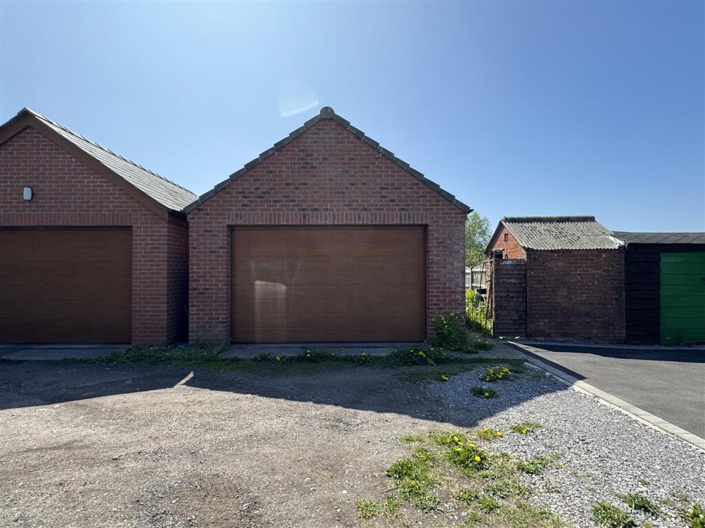 Detached Garage