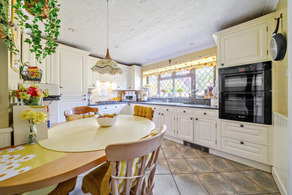 1313286-6-685452b...