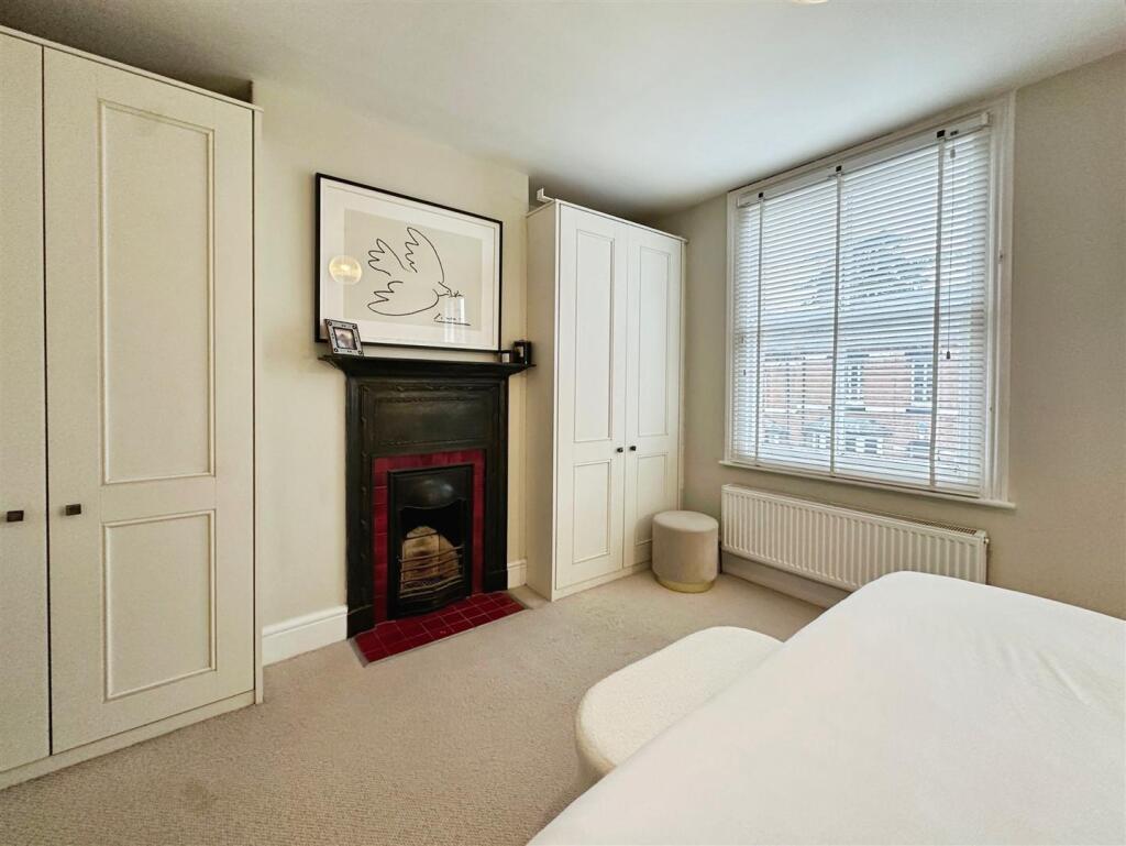 0055c8b7--4024-8C53-A559ACDEA358-85894-00001C1B068