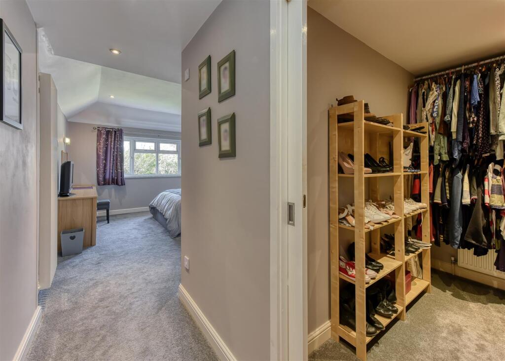 20 Suckling Green Lane-bed1a.jpg