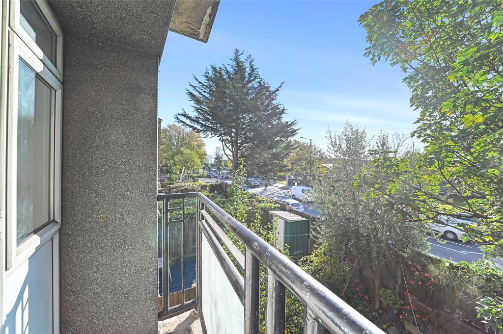 Solander Gardens, E1