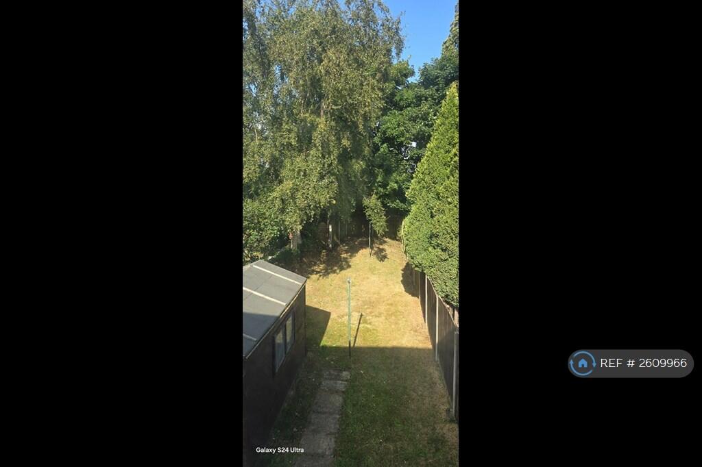 Large Garden. External Rear. 