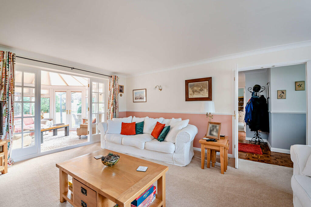 8668996-interior0...