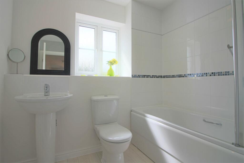 18 Nap Close Bathroo