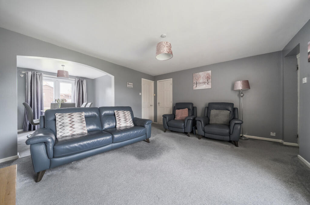 1365609-9-68efcc5...