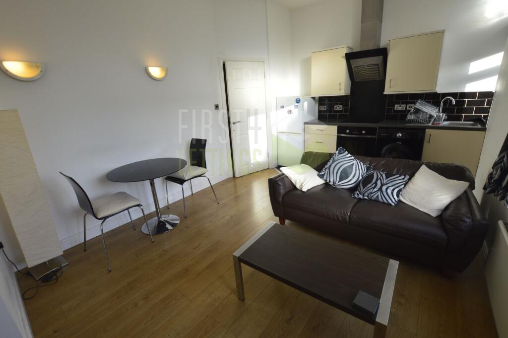 Lounge / Kitchen