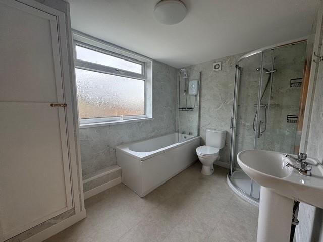 london road bathroom.jpg