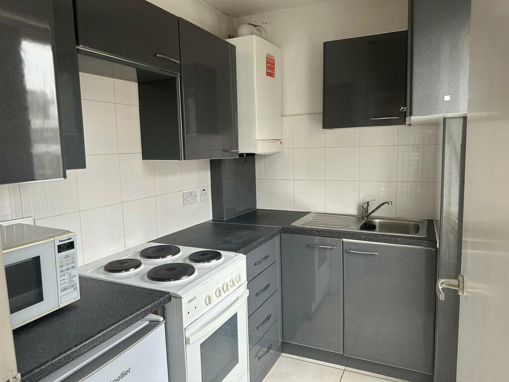 Flat 15, 94 Cornwall Kitchen.jpg