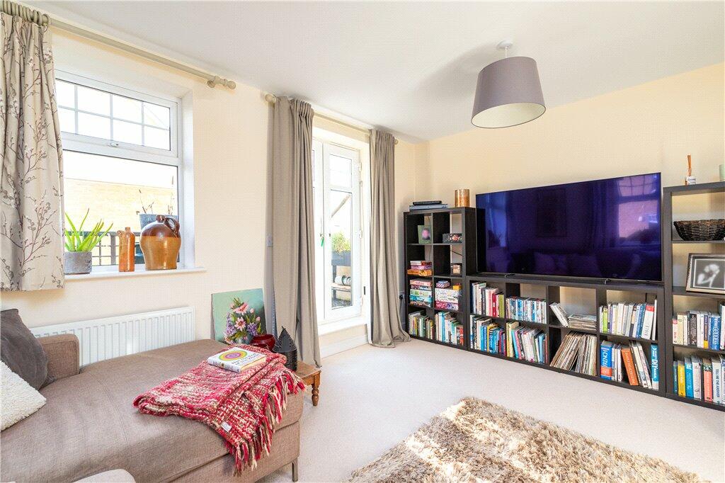 Lounge/Bedroom 4