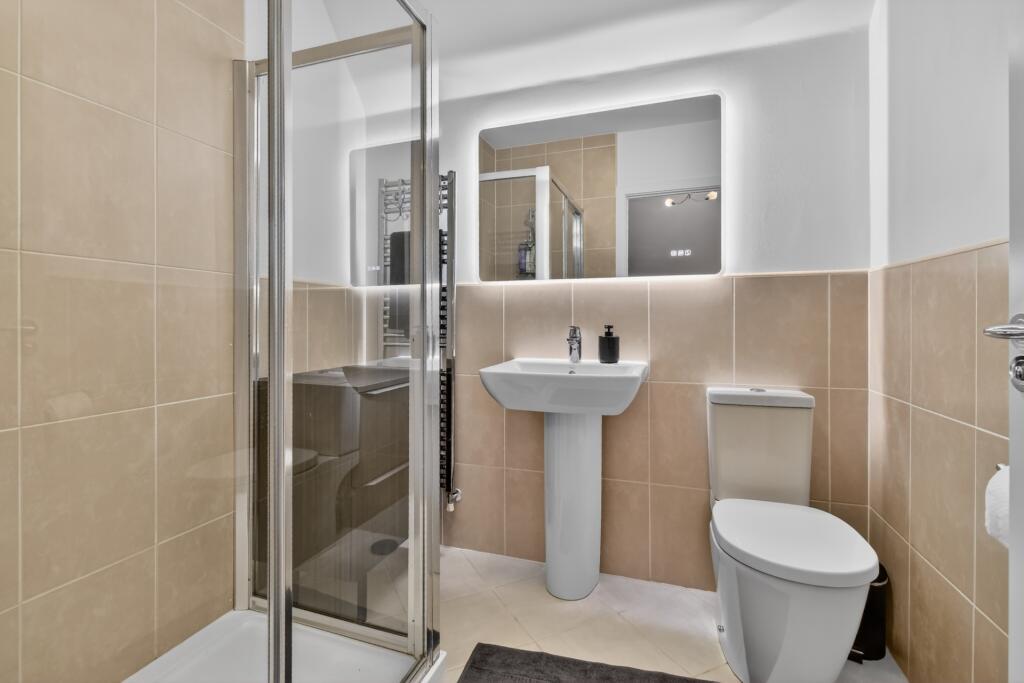 En-suite - Bedroom 1