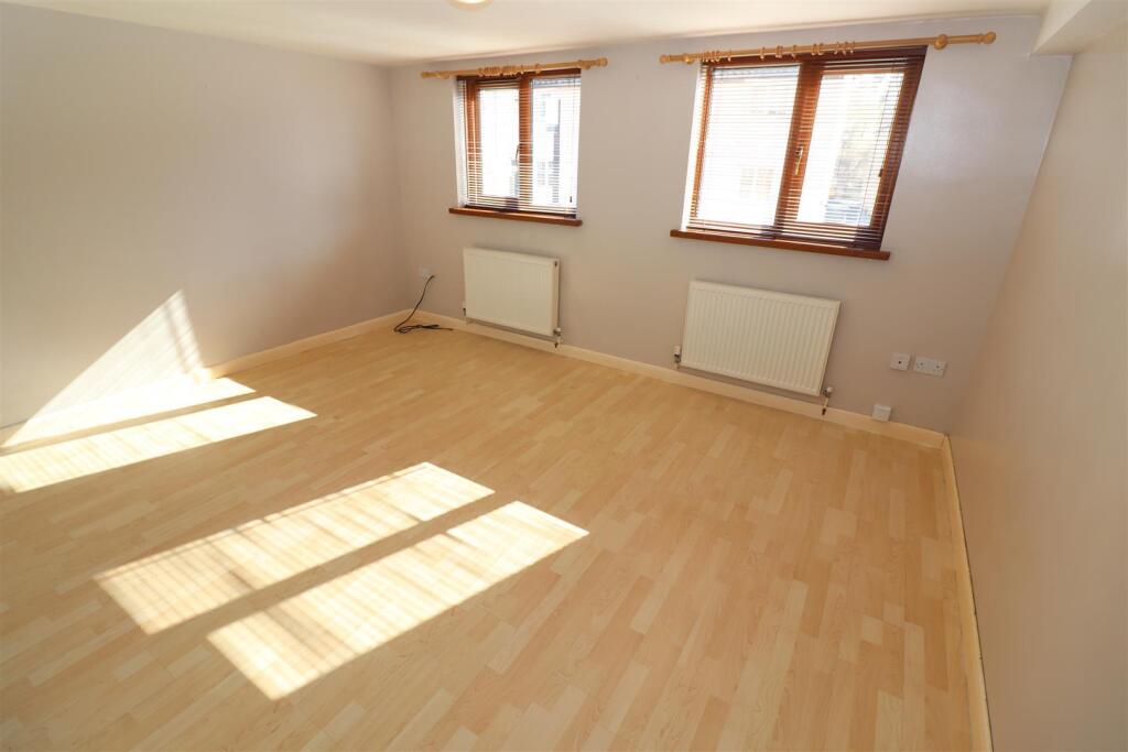 Living Room / Bedroom