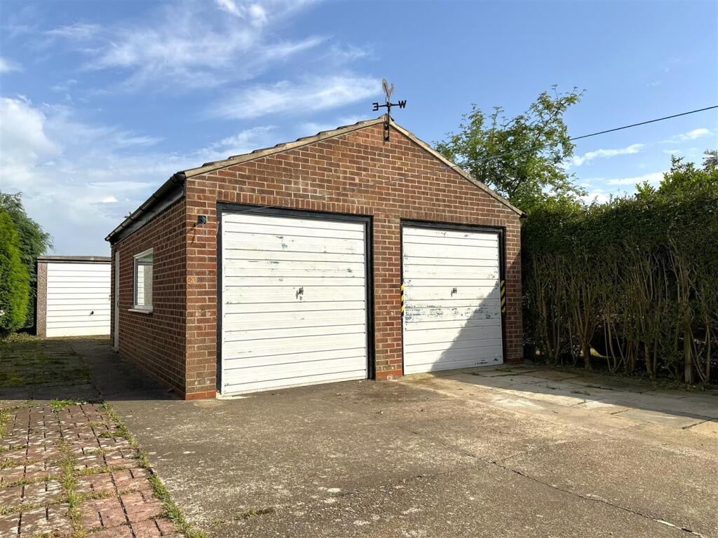 Detached Double Garage 522