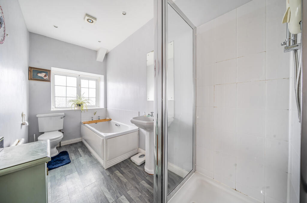 Bath/Shower Room