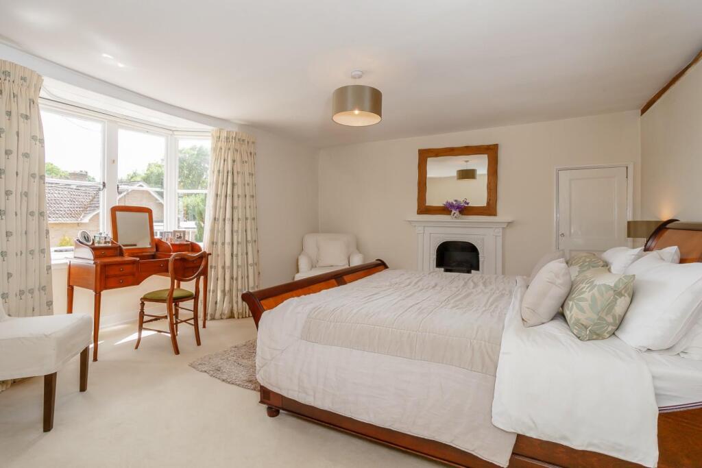 PRINCIPAL BEDROOM.jpg