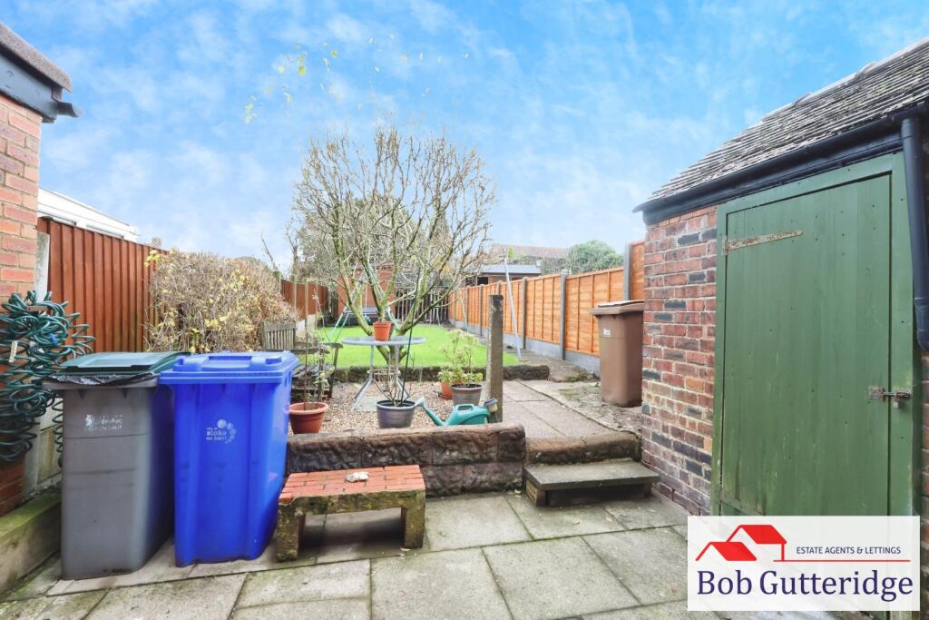 ENCLOSED REAR GARDEN