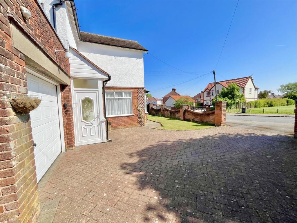 Front Driveway &amp; Garden