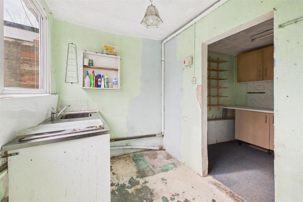 366 Two Mile Hill Road, St George, Bristol BS15 1A