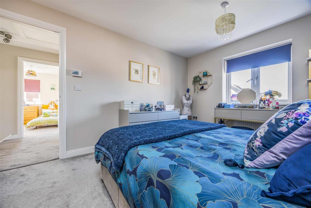 32 Longcroft Way, Havant-Small-PorticoMarketing-Ne