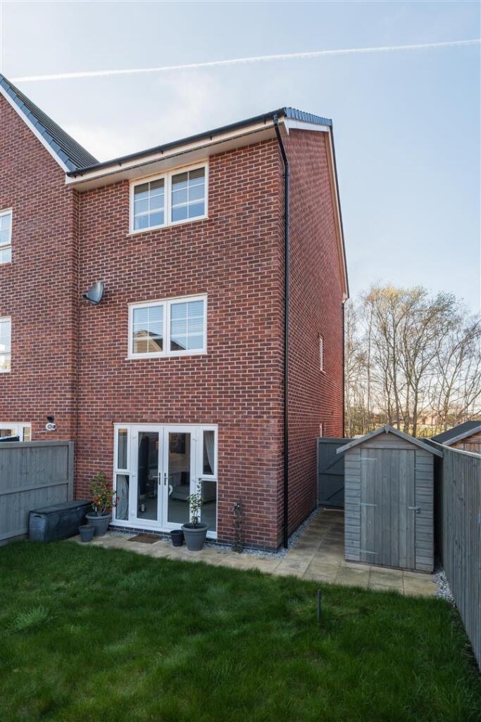 17 Dahlia Crescent-038.jpg