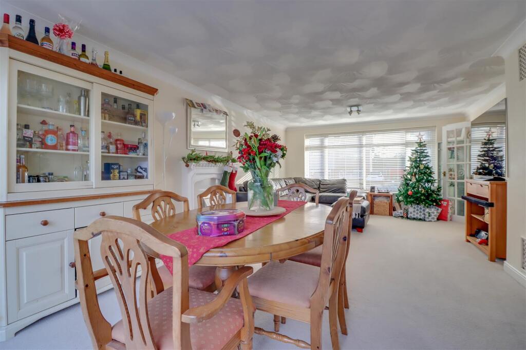 81 BEAUCHAMPS DRIVE INSIDE-6.jpg