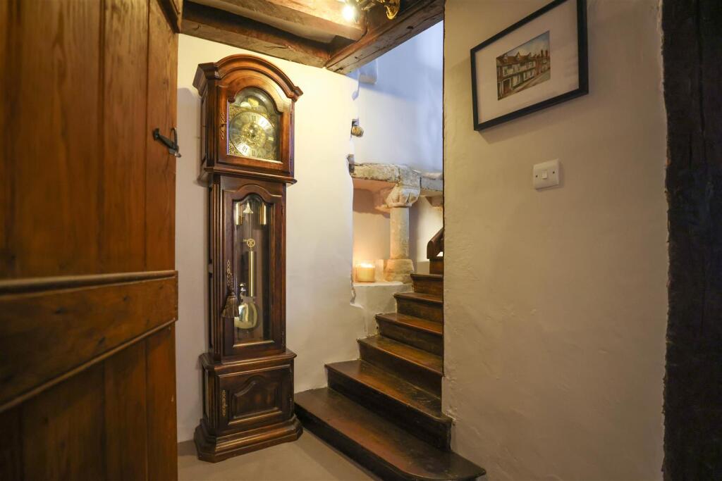 63 Whiting Street [Column staircase].jpg