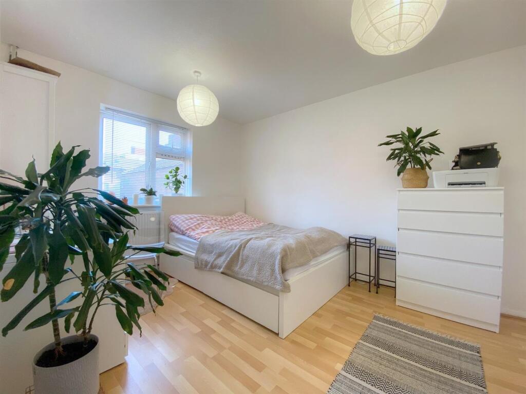 BEDROOM1.jpg