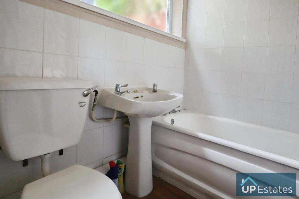 GROUND FLOOR BATHROOM