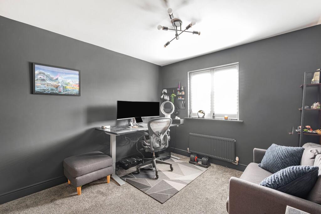 Bedroom/Office