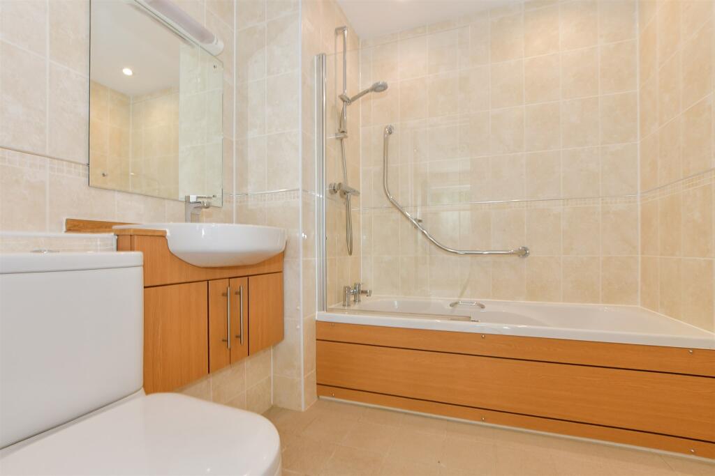 En-Suite Bathroom