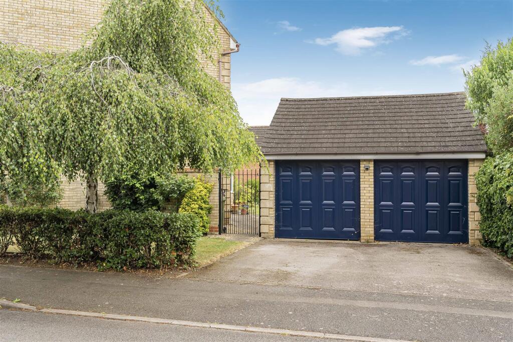 12 Senna Drive, Towcester (25).JPG