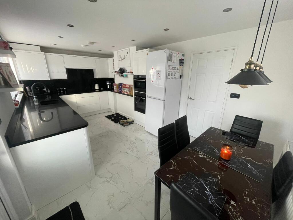 Kitchen / Breakfast Room