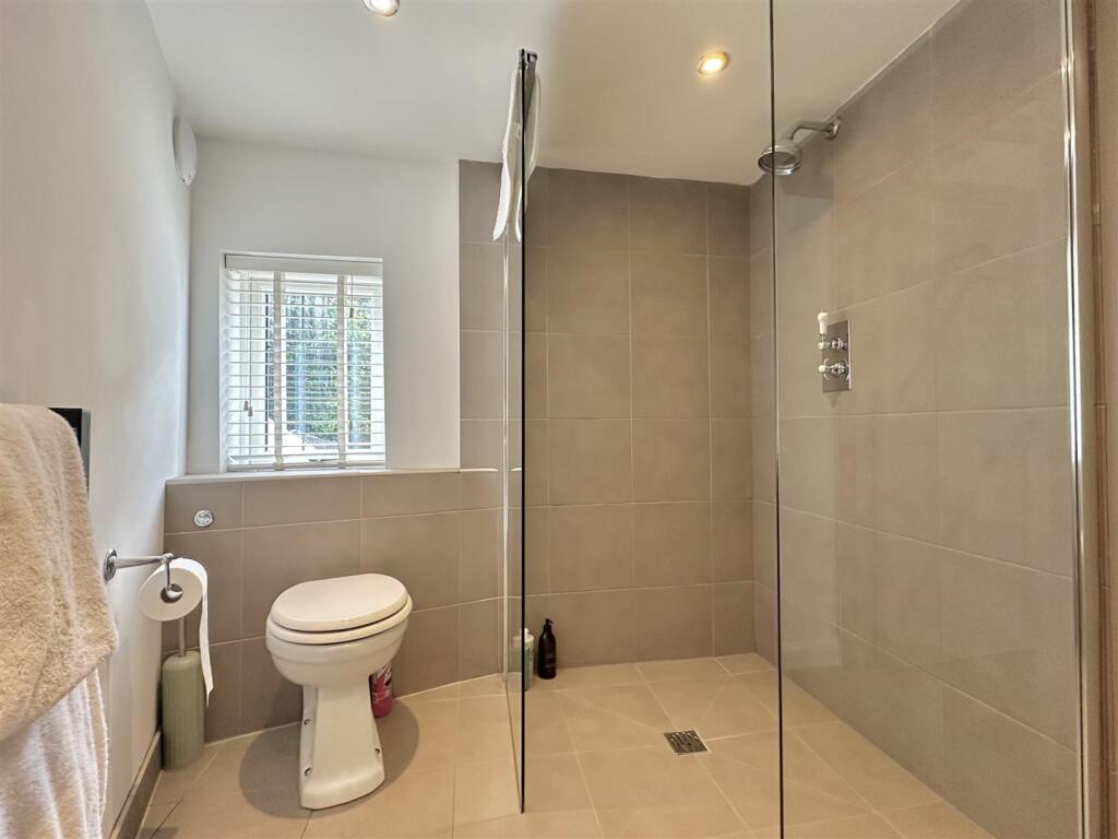 LOWER FLOOR SHOWER ROOM