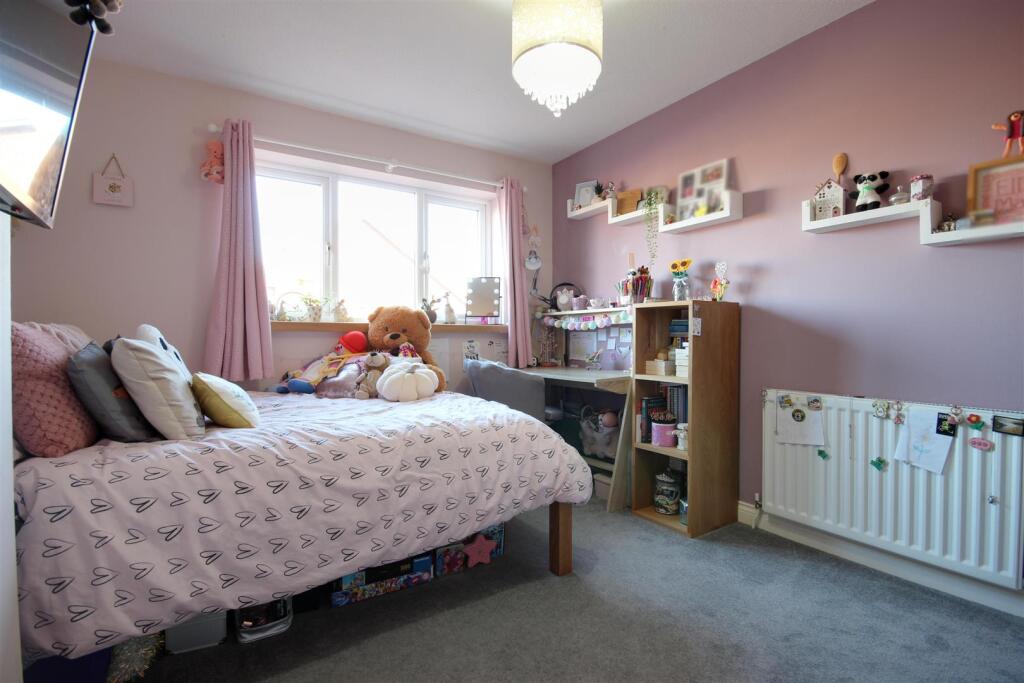 BEDROOM 2 (REAR)