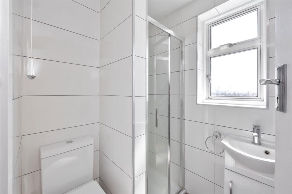 Dale View 122 SHOWER ROOM.jpeg