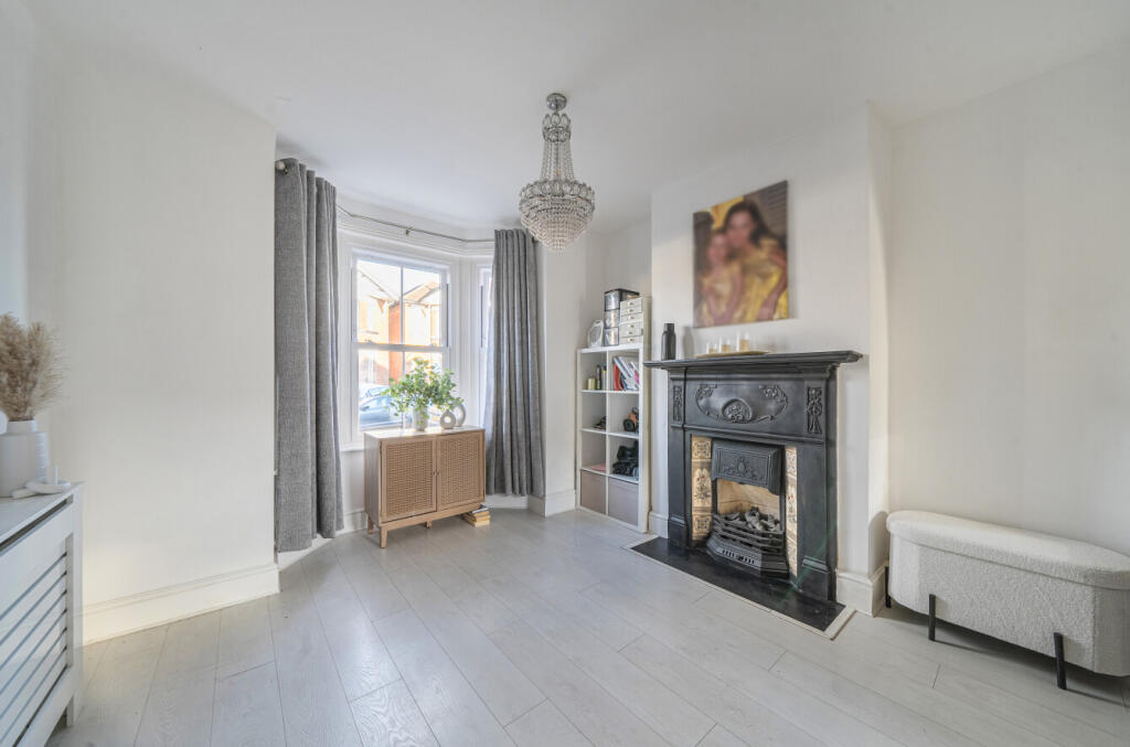 1385034-15-6925c2...