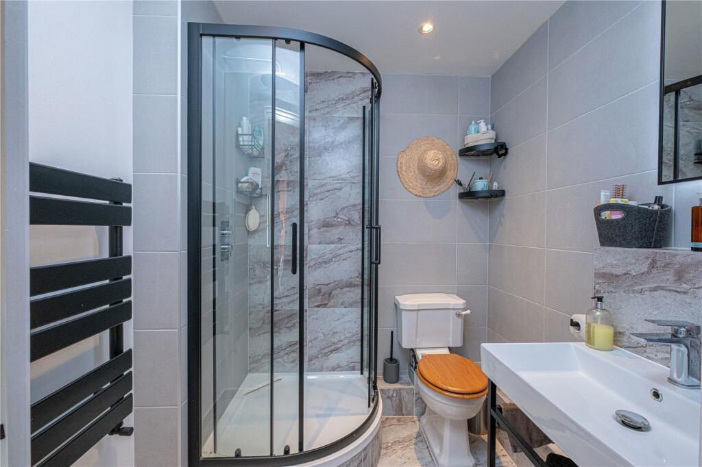 Ensuite Shower/Wc