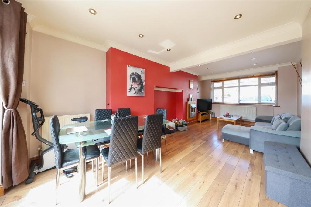 Living/dining room