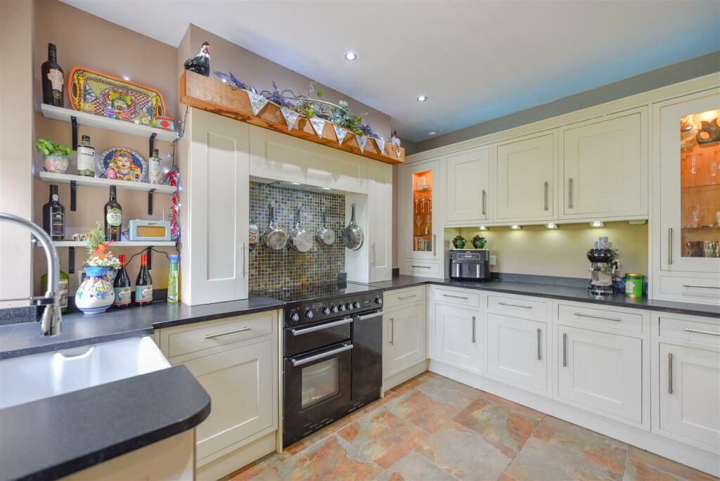 KITCHEN/BREAKFAST ROOM
